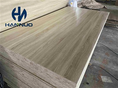 Plošča z melaminskim papirjem, obložena z lesnim zrnom